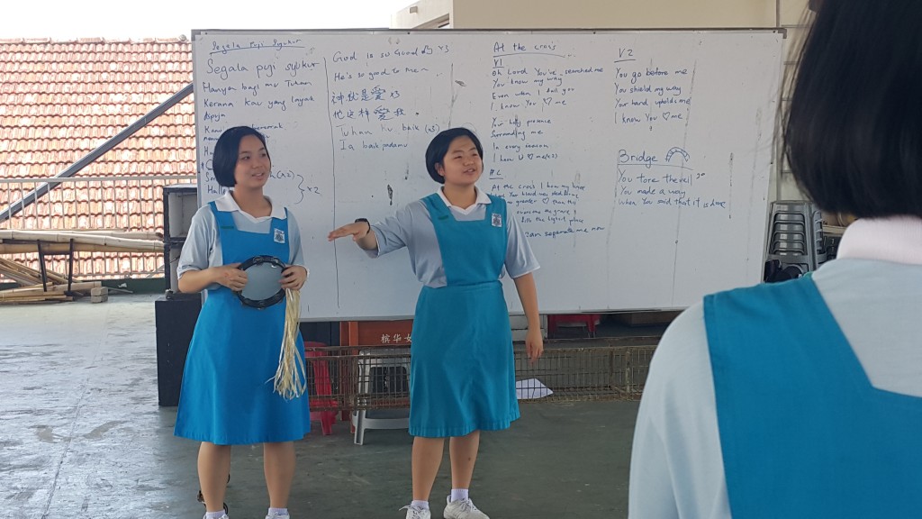 praise and worhship lead by chiao lin(S5I) and Shanyi(P5A)